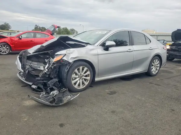 4T1B11HK8KU829973 2019 TOYOTA CAMRY - Image 1