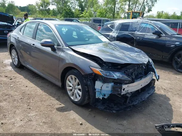 4T1B11HK8KU830802 2019 TOYOTA CAMRY - Image 1