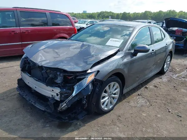 4T1B11HK8KU830802 2019 TOYOTA CAMRY - Image 2