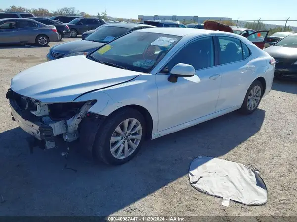 4T1B11HK8KU832128 2019 TOYOTA CAMRY - Image 2