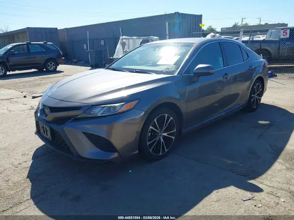 4T1B11HK8KU833456 2019 TOYOTA CAMRY - Image 2