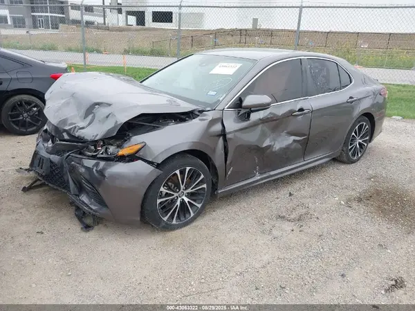 4T1B11HK8KU834929 2019 TOYOTA CAMRY - Image 2