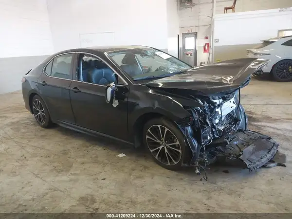 4T1B11HK8KU842044 2019 TOYOTA CAMRY - Image 1