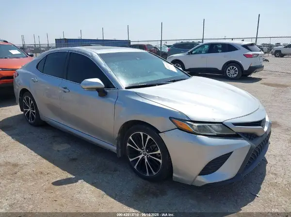 4T1B11HK8KU845686 2019 TOYOTA CAMRY - Image 1
