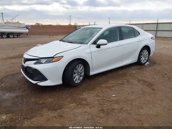4T1B11HK8KU852945 2019 TOYOTA CAMRY - Image 2
