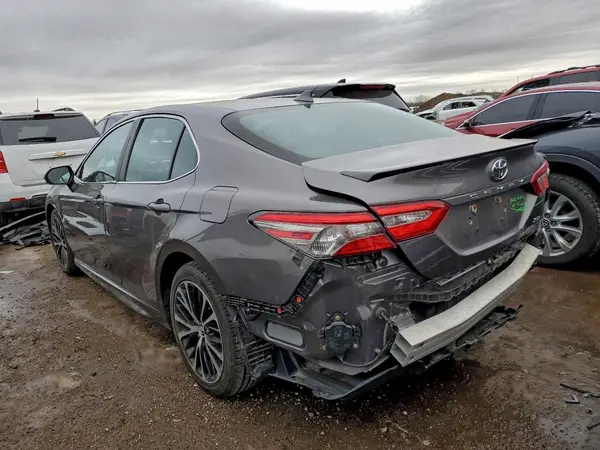 4T1B11HK9JU001932 2018 TOYOTA CAMRY - Image 2