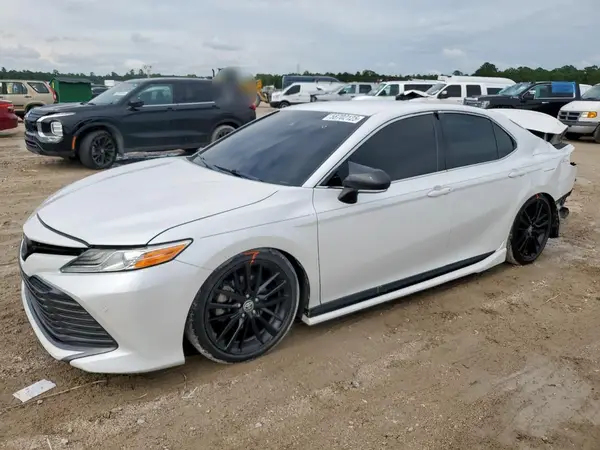 4T1B11HK9JU002160 2018 TOYOTA CAMRY - Image 1