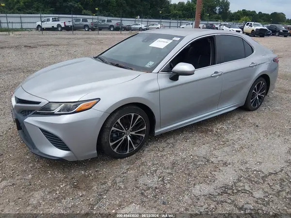 4T1B11HK9JU003146 2018 TOYOTA CAMRY - Image 2