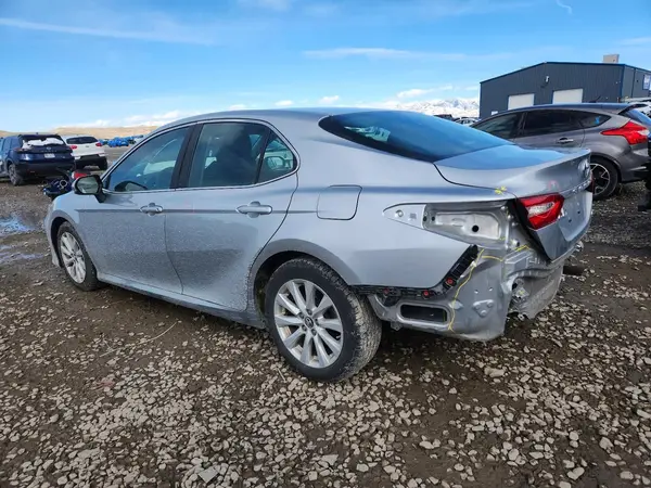 4T1B11HK9JU003163 2018 TOYOTA CAMRY - Image 2