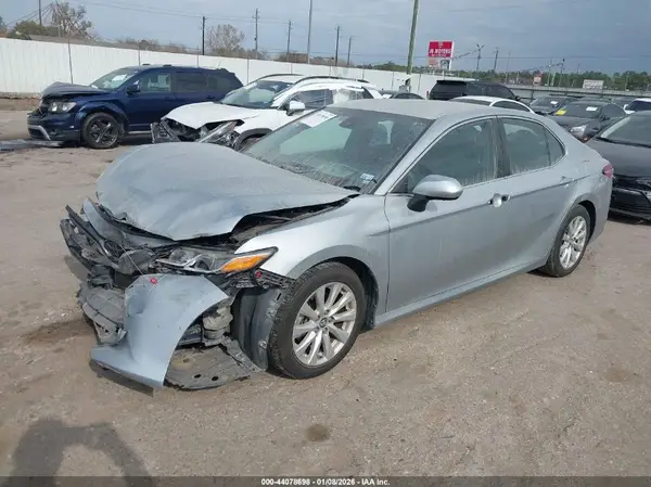 4T1B11HK9JU003602 2018 TOYOTA CAMRY - Image 2