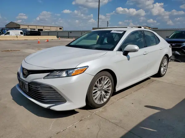 4T1B11HK9JU005933 2018 TOYOTA CAMRY - Image 1