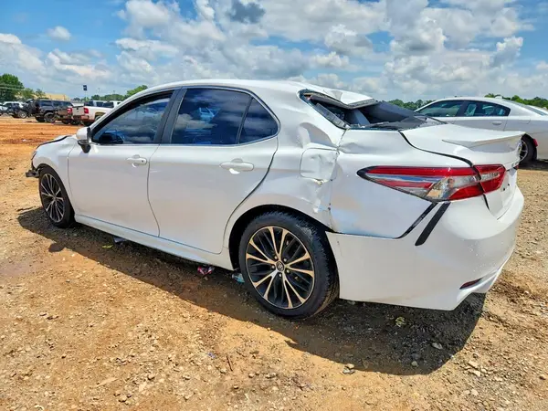 4T1B11HK9JU007522 2018 TOYOTA CAMRY - Image 2