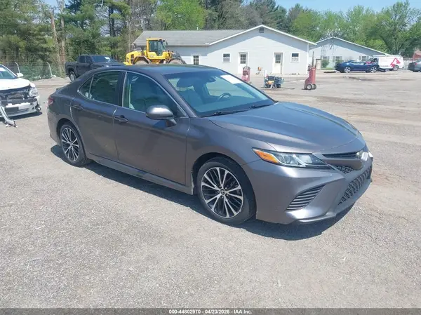 4T1B11HK9JU007567 2018 TOYOTA CAMRY - Image 1