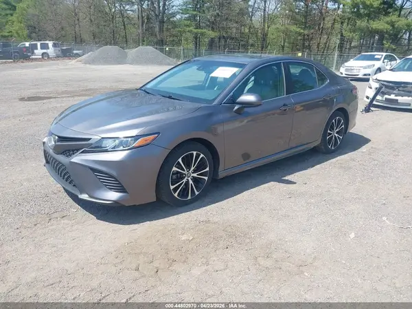 4T1B11HK9JU007567 2018 TOYOTA CAMRY - Image 2