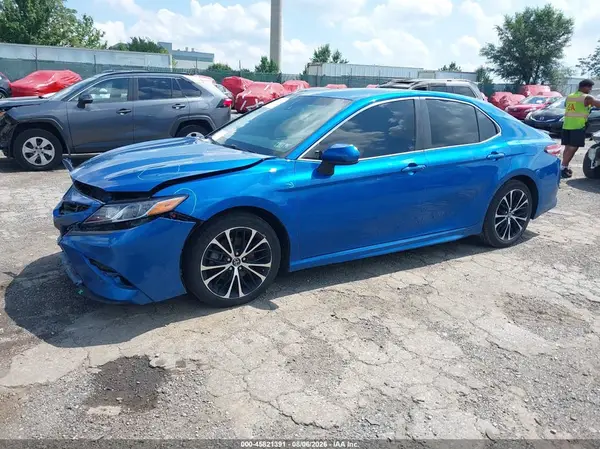 4T1B11HK9JU007780 2018 TOYOTA CAMRY - Image 2