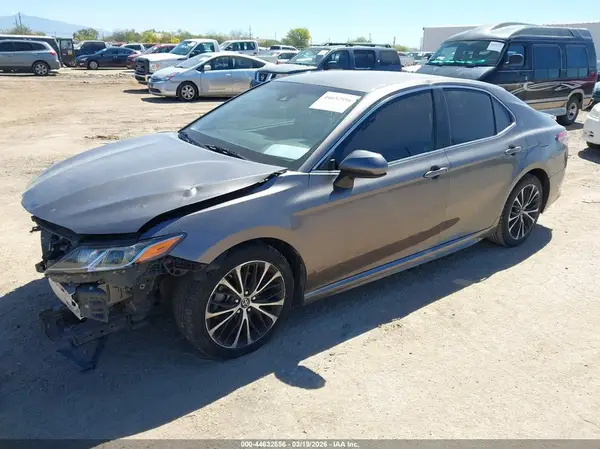 4T1B11HK9JU008119 2018 TOYOTA CAMRY - Image 2