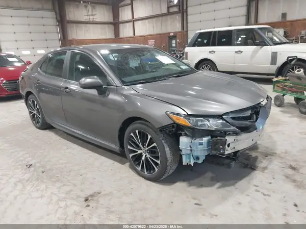 4T1B11HK9JU010694 2018 TOYOTA CAMRY - Image 1