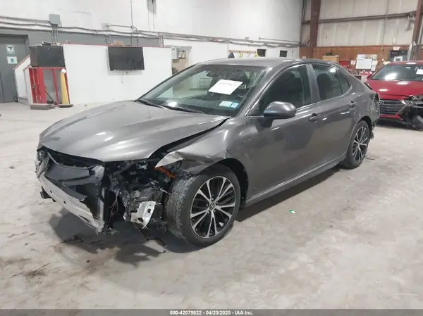 4T1B11HK9JU010694 2018 TOYOTA CAMRY - Image 2