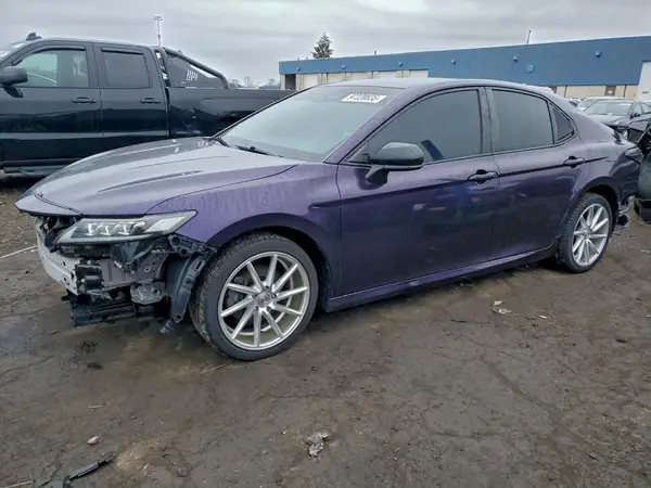 4T1B11HK9JU011263 2018 TOYOTA CAMRY - Image 1