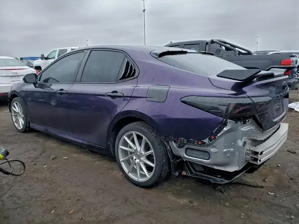 4T1B11HK9JU011263 2018 TOYOTA CAMRY - Image 2