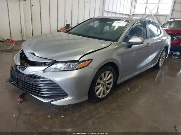 4T1B11HK9JU012641 2018 TOYOTA CAMRY - Image 2