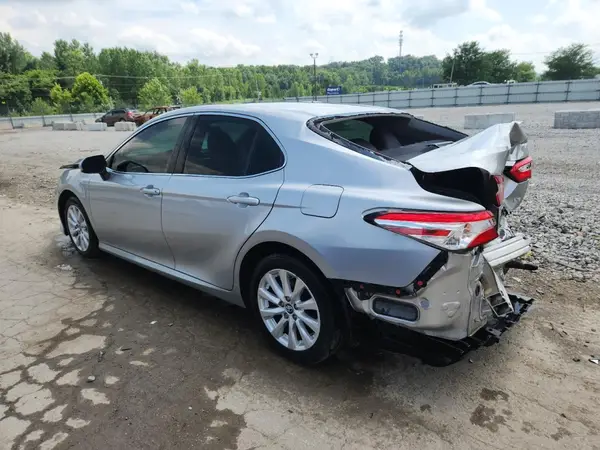 4T1B11HK9JU012879 2018 TOYOTA CAMRY - Image 2
