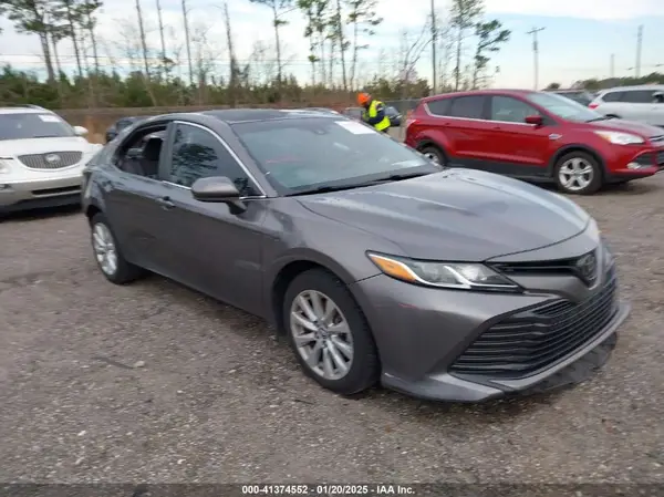 4T1B11HK9JU015703 2018 TOYOTA CAMRY - Image 1