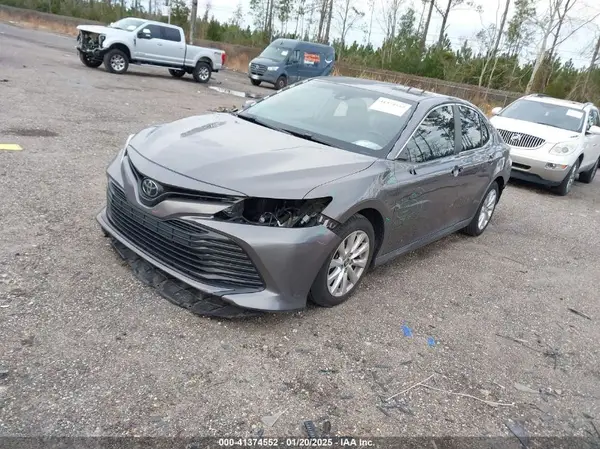 4T1B11HK9JU015703 2018 TOYOTA CAMRY - Image 2