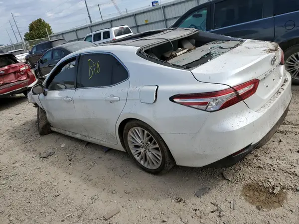4T1B11HK9JU016401 2018 TOYOTA CAMRY - Image 2