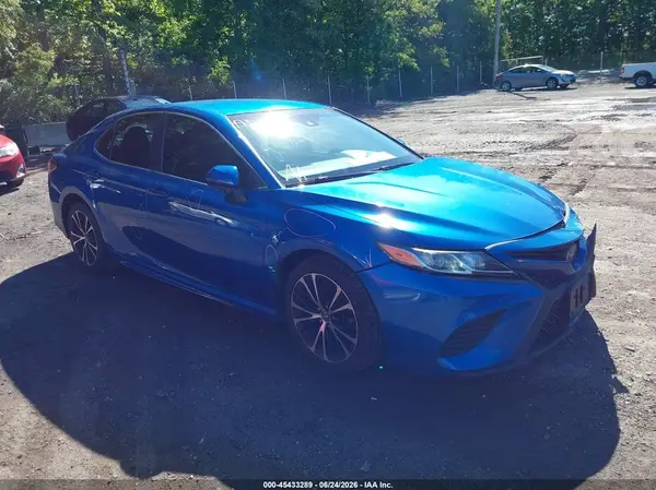 4T1B11HK9JU018357 2018 TOYOTA CAMRY - Image 1