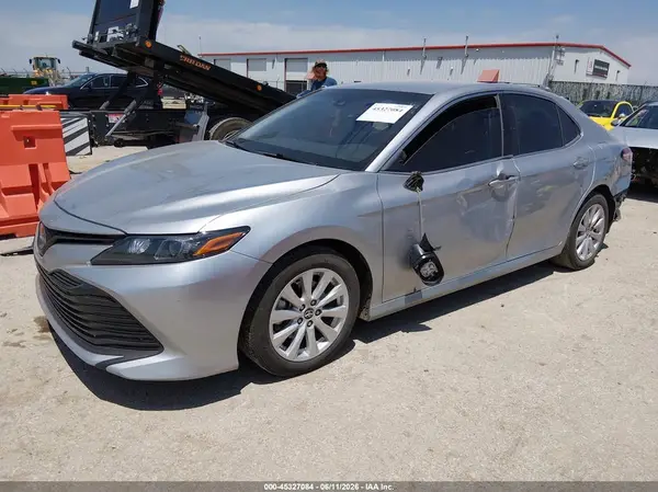 4T1B11HK9JU019055 2018 TOYOTA CAMRY - Image 2