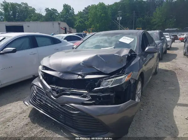 4T1B11HK9JU020268 2018 TOYOTA CAMRY - Image 2