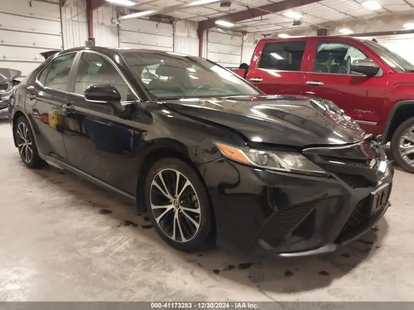 4T1B11HK9JU021856 2018 TOYOTA CAMRY - Image 1