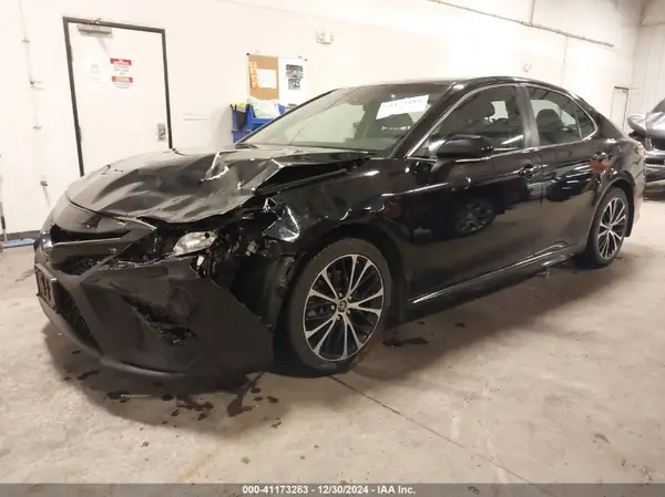4T1B11HK9JU021856 2018 TOYOTA CAMRY - Image 2