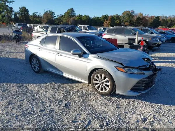 4T1B11HK9JU022313 2018 TOYOTA CAMRY - Image 1