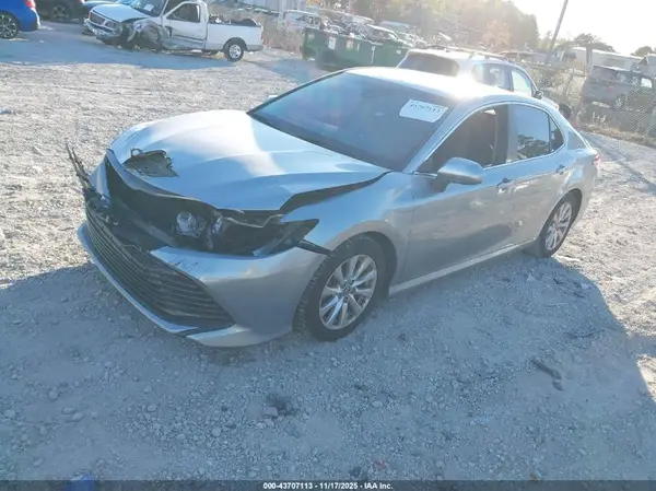 4T1B11HK9JU022313 2018 TOYOTA CAMRY - Image 2