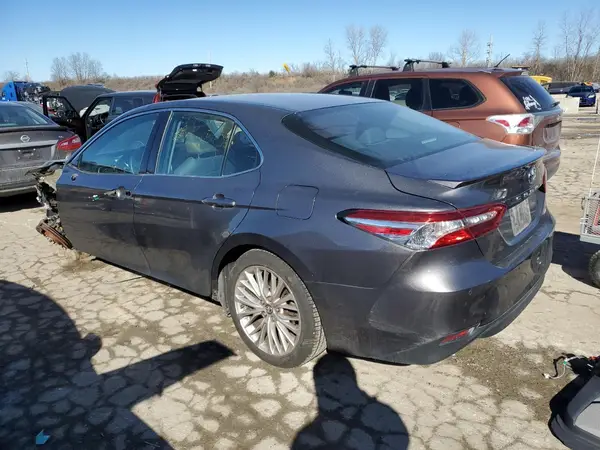 4T1B11HK9JU023638 2018 TOYOTA CAMRY - Image 2