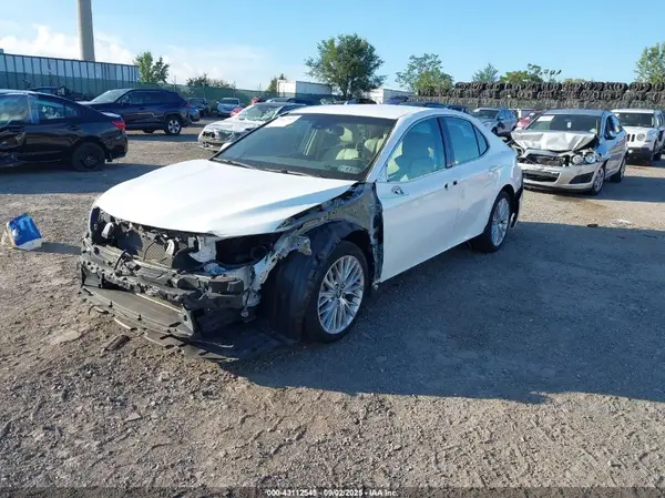 4T1B11HK9JU024045 2018 TOYOTA CAMRY - Image 2