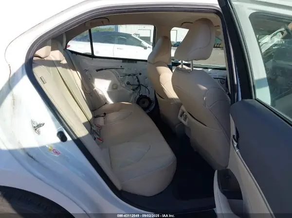 4T1B11HK9JU024045 2018 TOYOTA CAMRY - Image 8