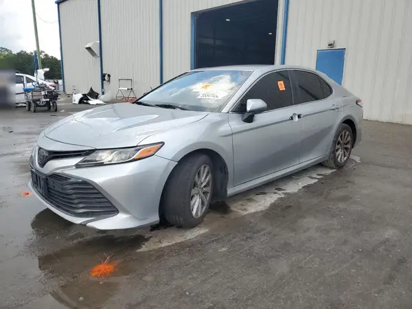 4T1B11HK9JU024630 2018 TOYOTA CAMRY - Image 1