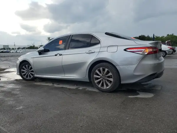 4T1B11HK9JU024630 2018 TOYOTA CAMRY - Image 2