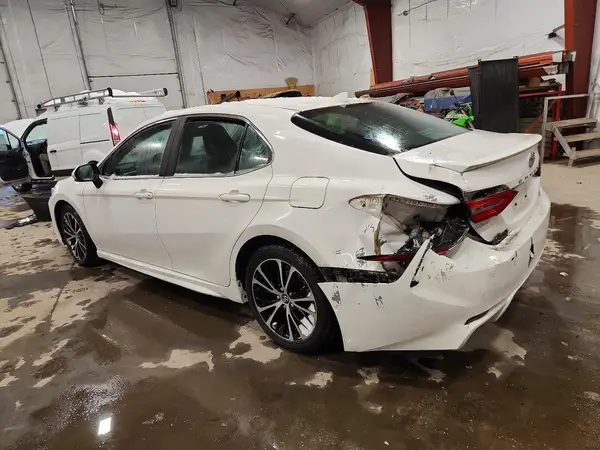 4T1B11HK9JU024661 2018 TOYOTA CAMRY - Image 2