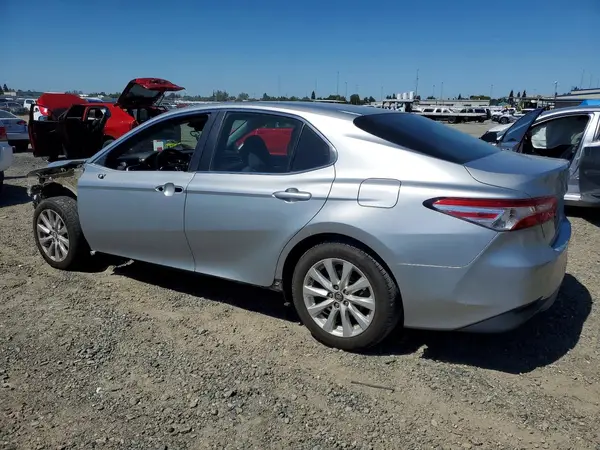4T1B11HK9JU024756 2018 TOYOTA CAMRY - Image 2
