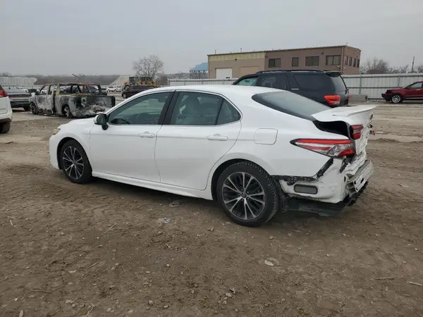 4T1B11HK9JU025048 2018 TOYOTA CAMRY - Image 2
