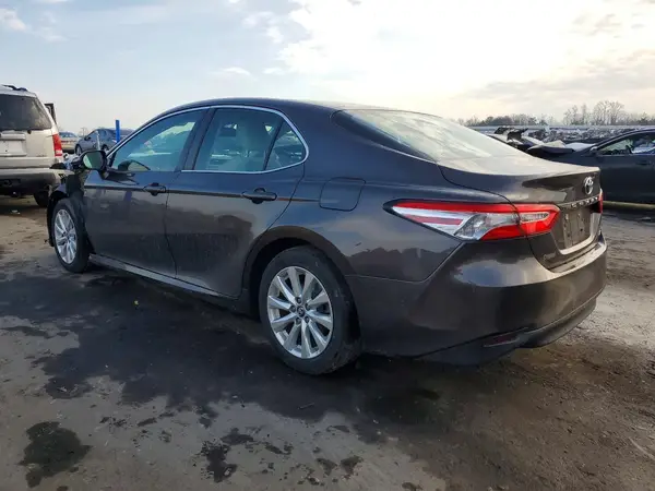 4T1B11HK9JU025857 2018 TOYOTA CAMRY - Image 2