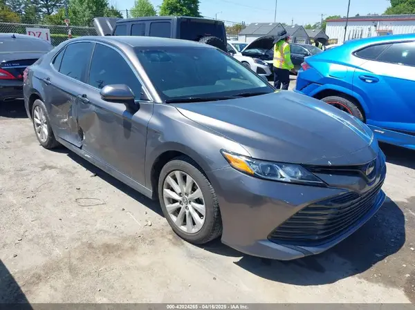 4T1B11HK9JU026300 2018 TOYOTA CAMRY - Image 1