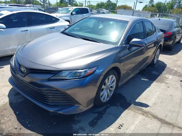 4T1B11HK9JU026300 2018 TOYOTA CAMRY - Image 2