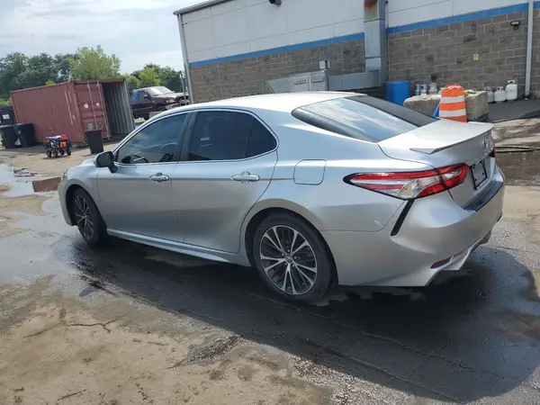 4T1B11HK9JU026331 2018 TOYOTA CAMRY - Image 2