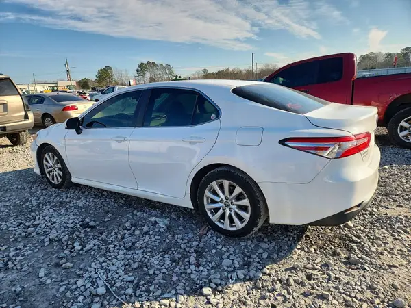 4T1B11HK9JU026572 2018 TOYOTA CAMRY - Image 2