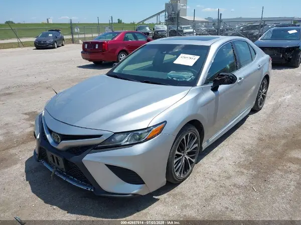 4T1B11HK9JU027477 2018 TOYOTA CAMRY - Image 2